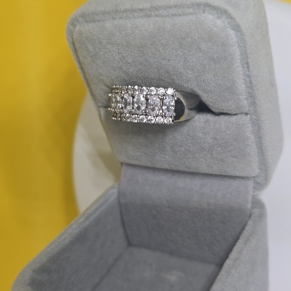 18k WGP Emerald Cut Ring - Picture 5 of 7